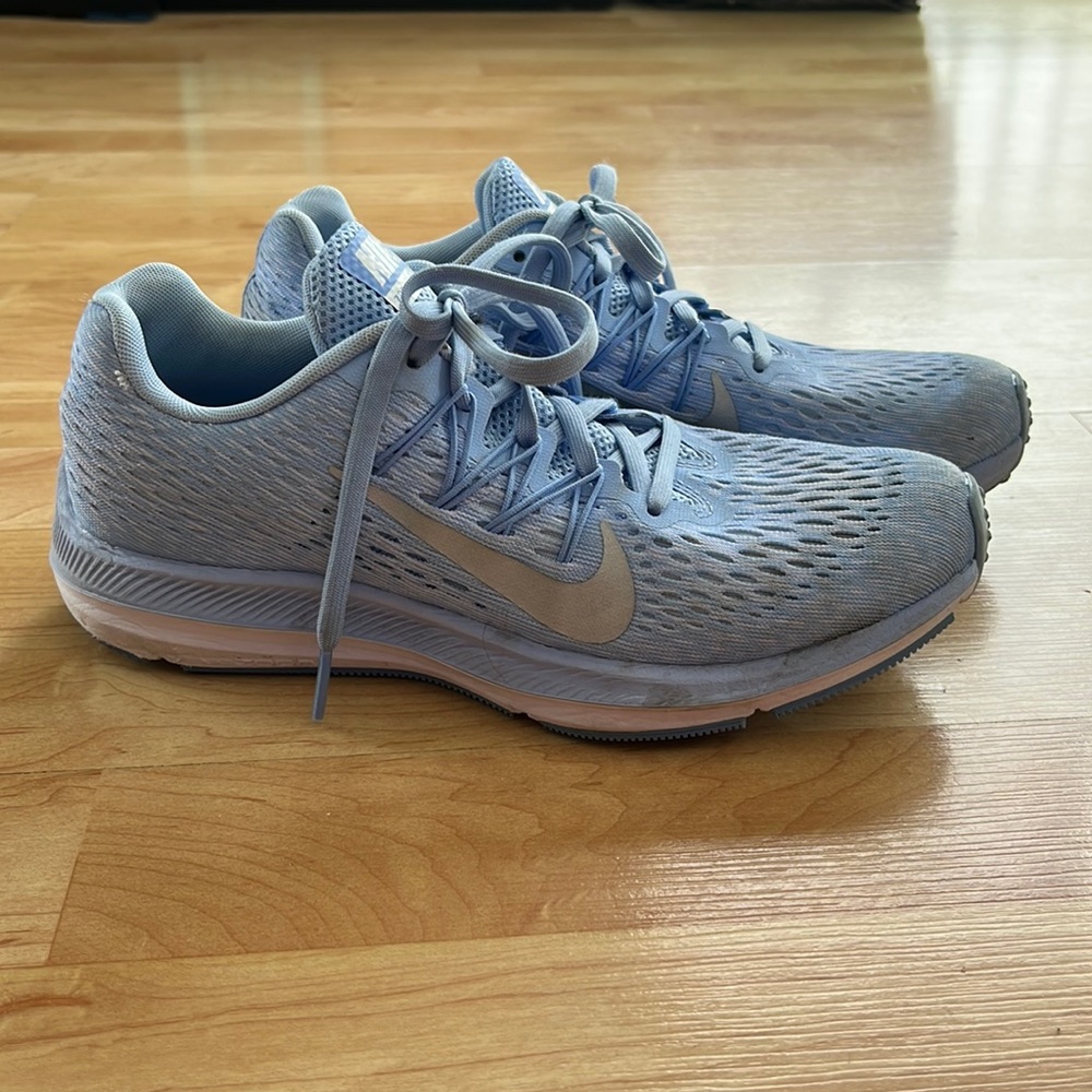 Womens nike zoom winflo 5. size 6. light blue.